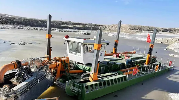 كراكة تجريف ماصة طاردة لأعمال التجريف في الأنهار 
